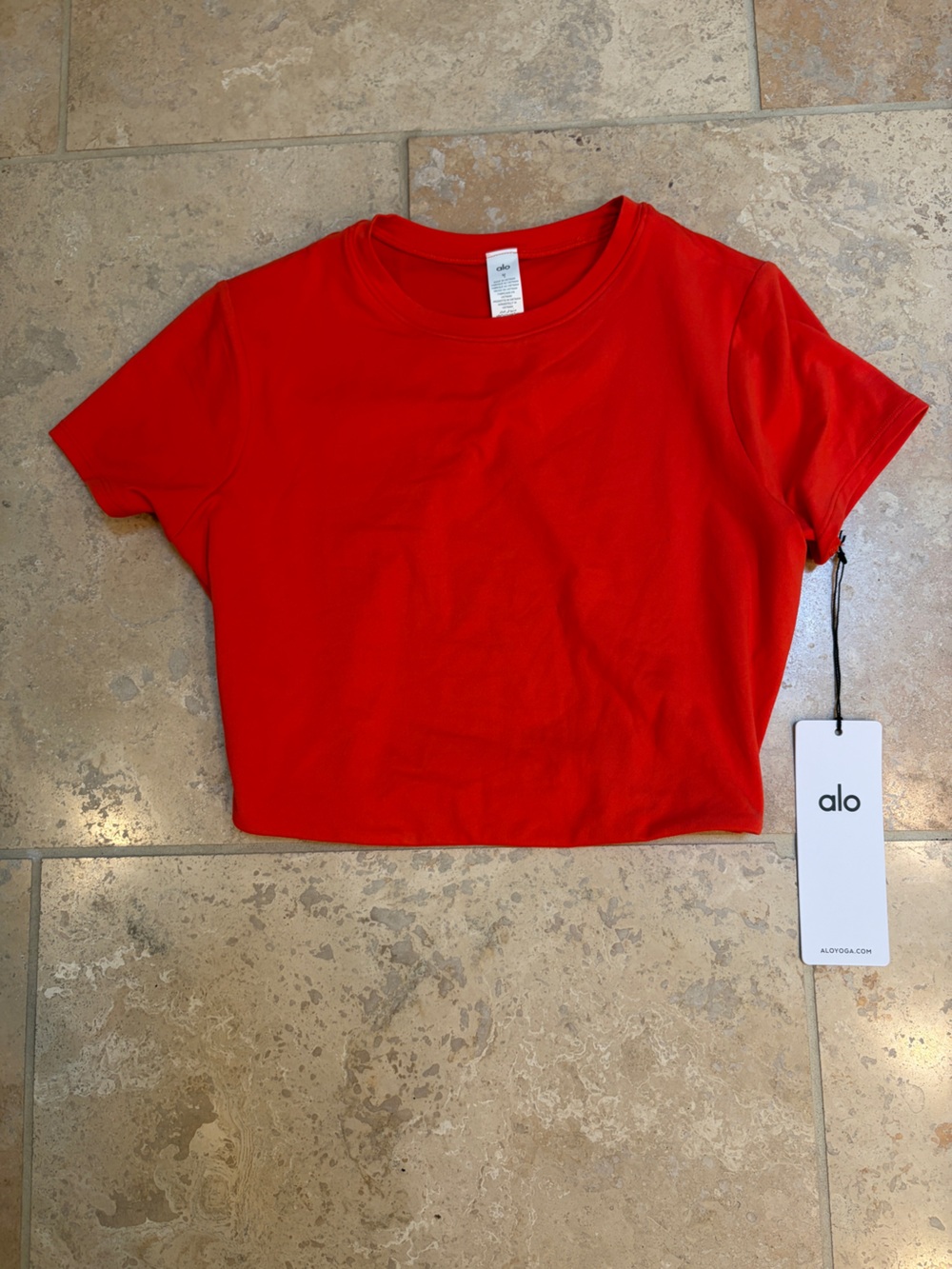 Alo Alosoft Cropped Backspin Short Sleeve NWT Red Hot Summer